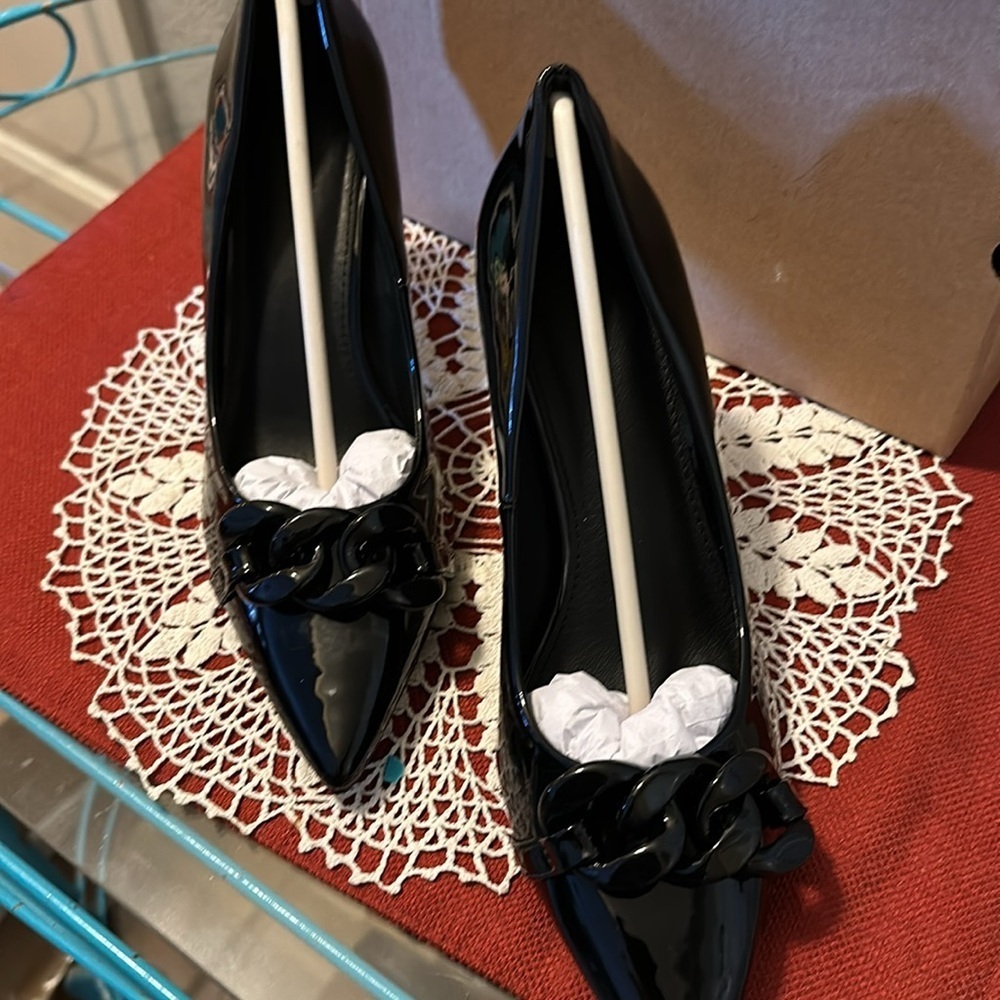 New in box black heels with detailing across toe area - Picture 2 of 4